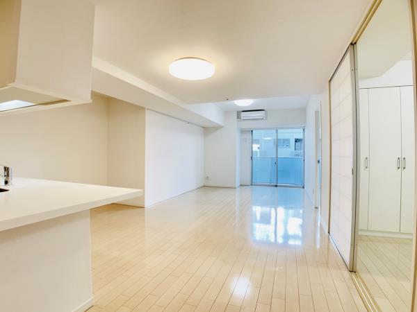 居室・リビング　こちらの居間で趣味の時間をお楽しみください