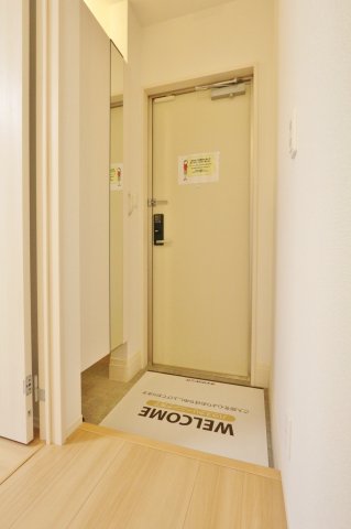 玄関　参考写真（同物件別部屋）
