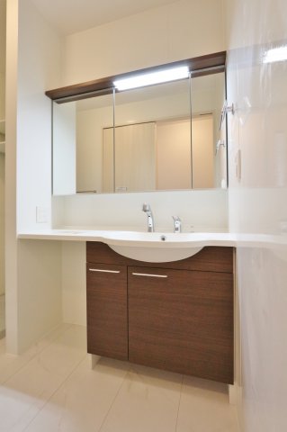 洗面設備　参考写真（同物件別部屋）