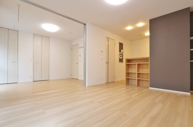 居室・リビング　参考写真（同物件別部屋）