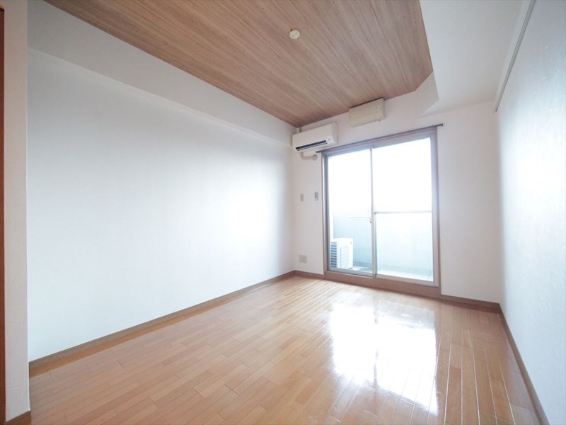 バルコニー　洋室7.7帖　エアコン完備　バルコニー