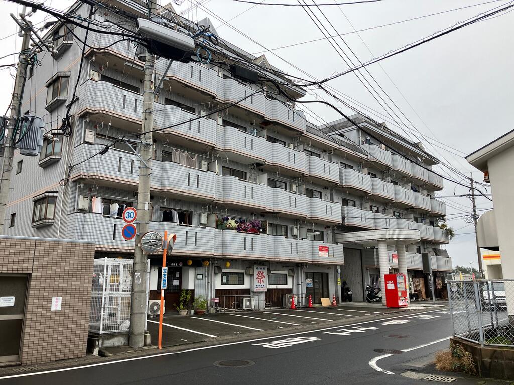ビッグバーンズマンション谷山の外観写真