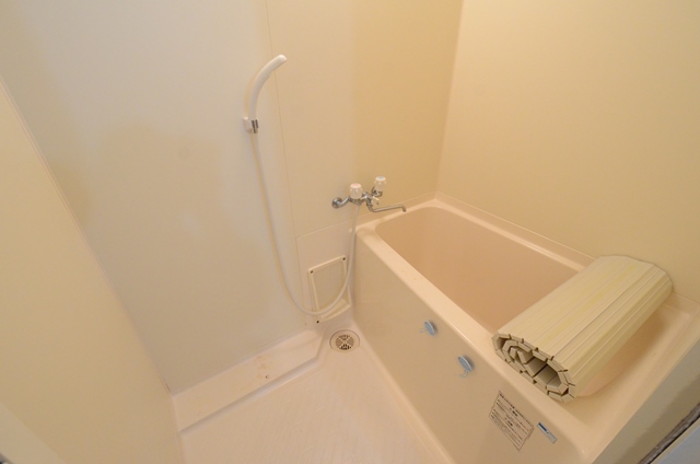 バス・シャワールーム　バストイレセパレートタイプの浴室です！