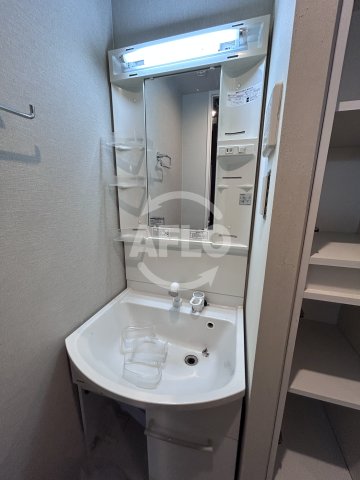 洗面設備　ファーストフィオーレ江坂垂水町　洗面台