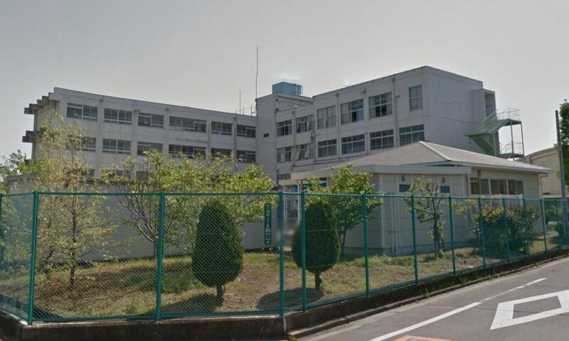 小学校　高槻市立冠小学校（小学校）まで134m