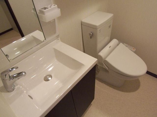 その他設備　独立洗面台も完備してます