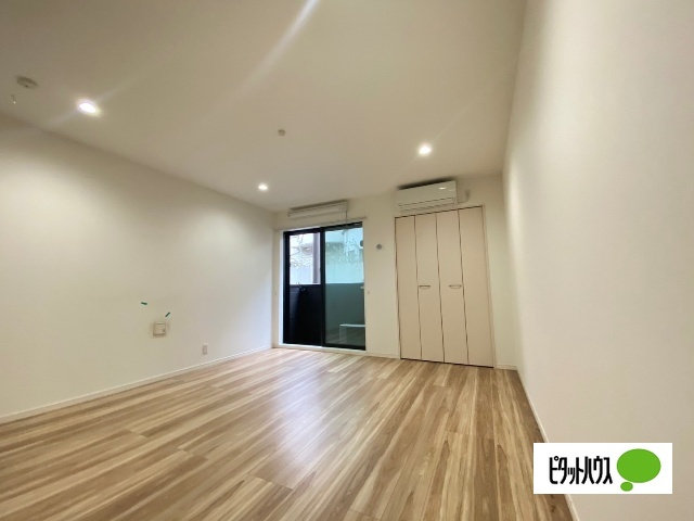 居室・リビング　同物件別室写真