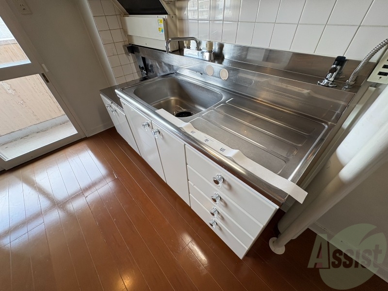 キッチン　洗い場が大きくて洗い物もしやすそうです。