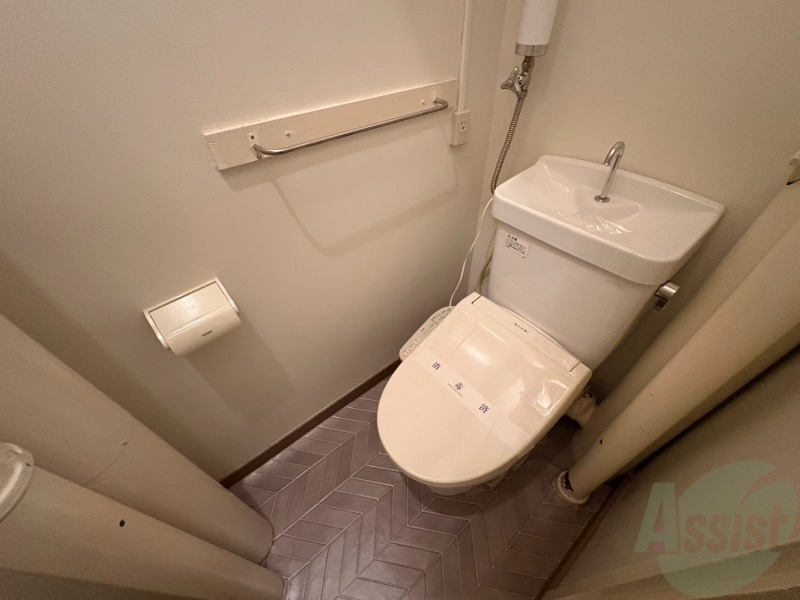 トイレ　こちらはトイレです。清潔感があり、安心して使用できます。