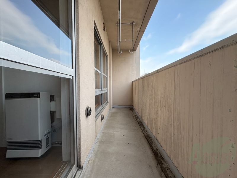 バルコニー　窓を開けると風通しも良く、気分も上がりそう！