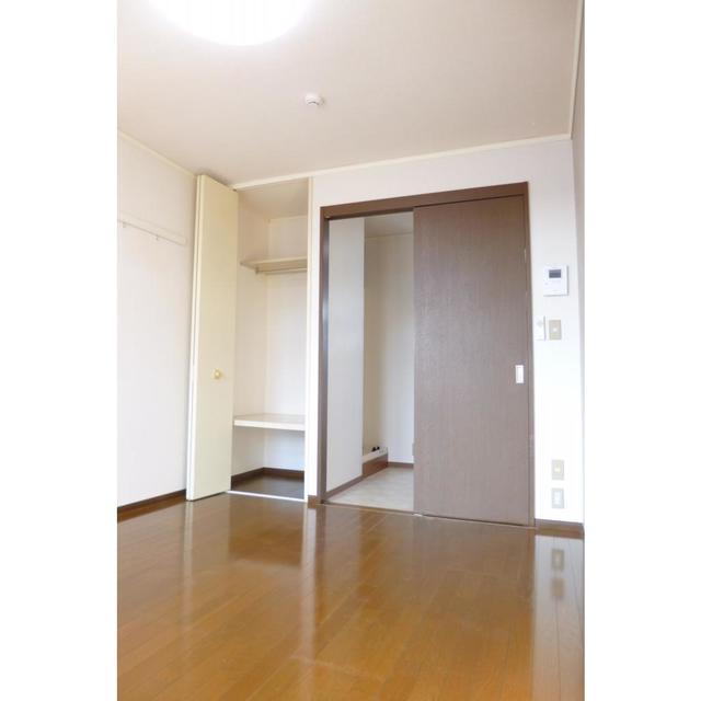 居室・リビング　※写真は別室です