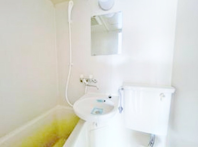 洗面設備　※実際はバストイレ別です。