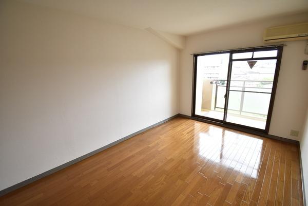 居室・リビング　※同物件別室※