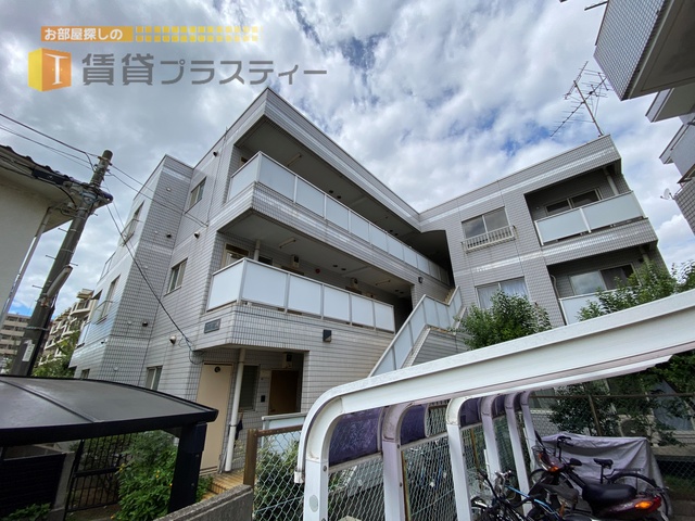 建物外観　通りから１本入った静かな環境です