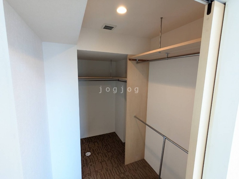 収納　寝室のウォークインクローゼット