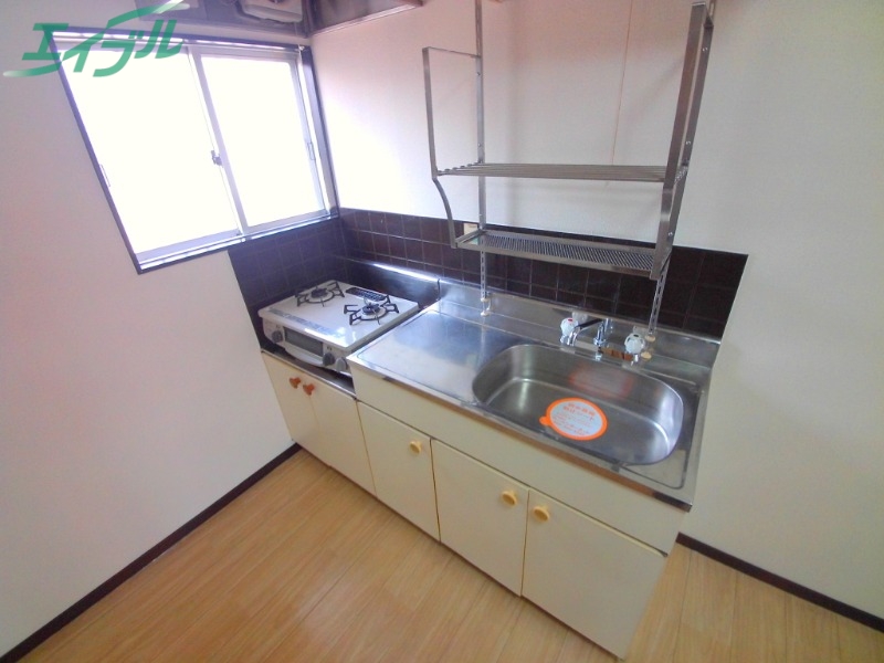 キッチン　別部屋参考写真です