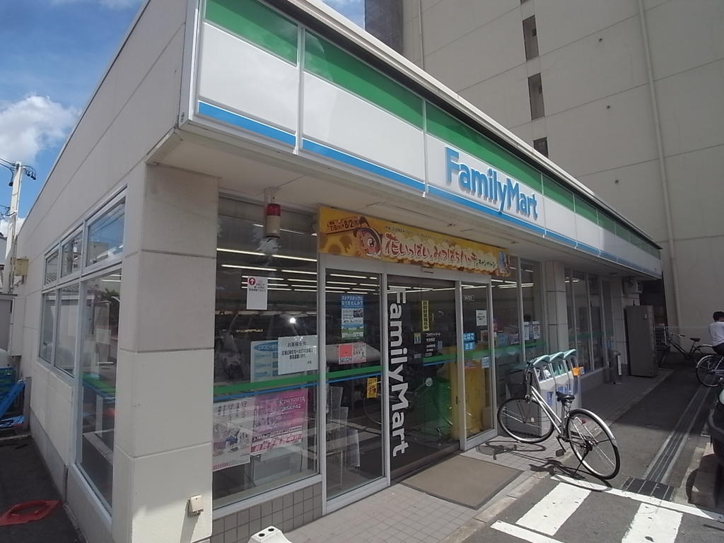 コンビニ　ファミリーマート 今池駅前店 (コンビニ)（コンビニ）まで240m