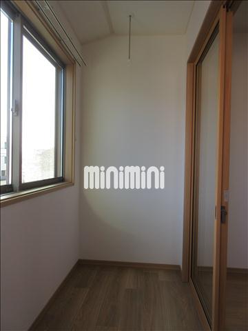 その他　サンルームがあり雨の日でも洗濯物を干せますね