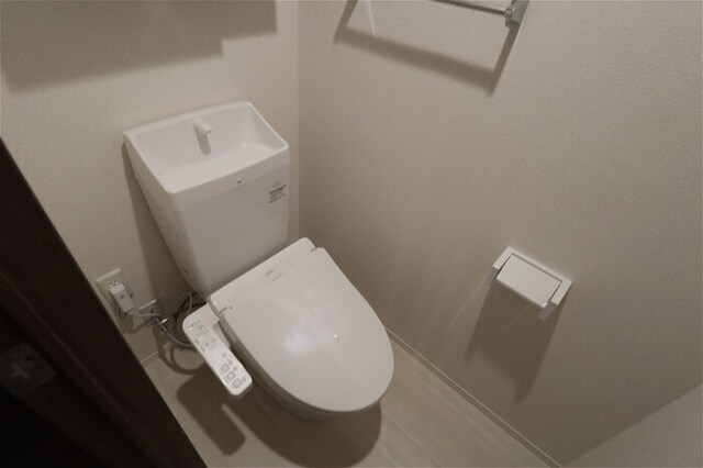 トイレ　温水洗浄暖房便座