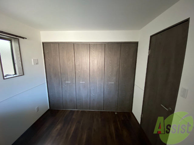 収納　洋室にある収納スペースは十分な広さがあると思います。