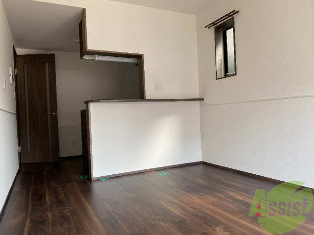 居室・リビング　陽当たりが良く、広々としており過ごしやすそうです。