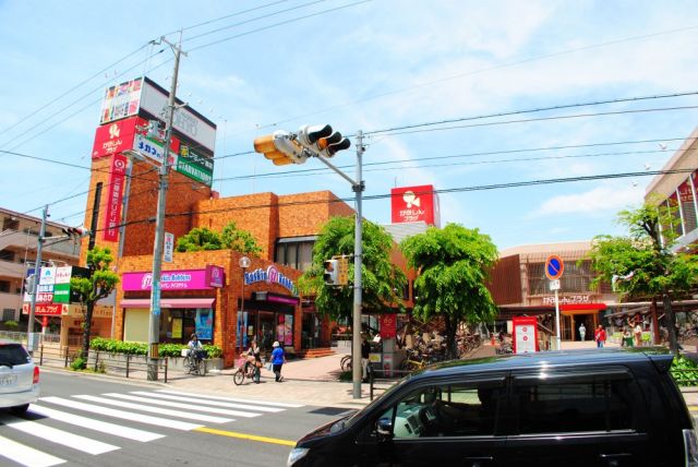 ショッピングセンター　かみしんプラザ（ショッピングセンター）まで355m