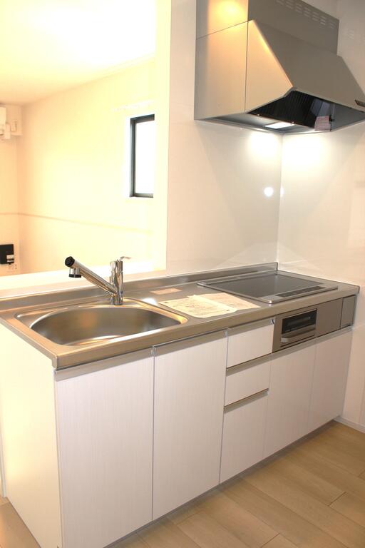 キッチン　IHクッキングヒーターの対面システムキッチン