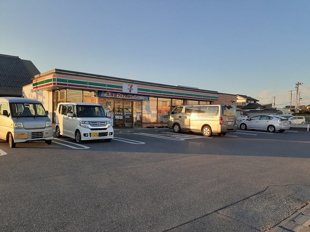 コンビニ　セブンイレブン富津下飯野店（コンビニ）まで550m