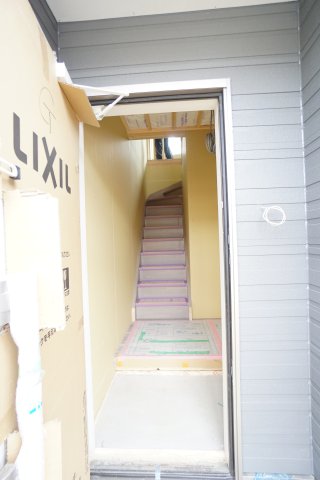 玄関　※建設中の写真です。