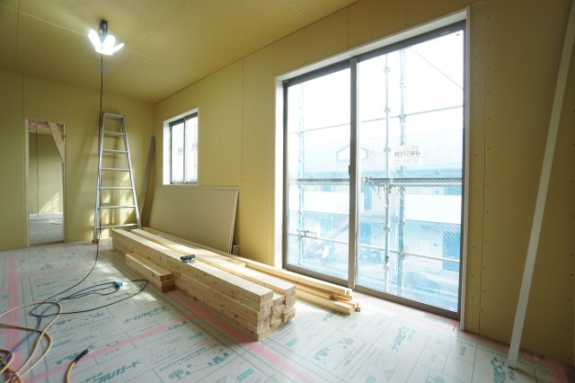 居室・リビング　※建設中の写真です。