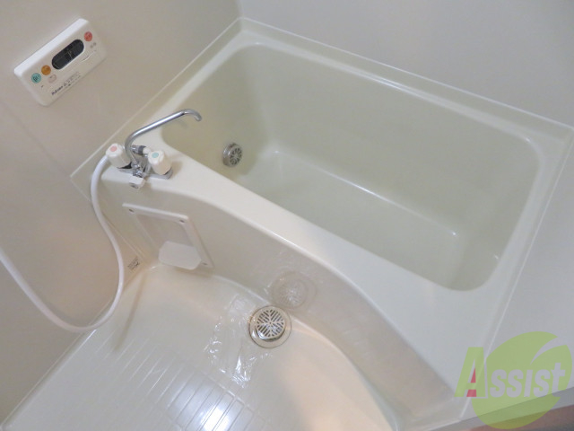 バス・シャワールーム　バスルームはこちらです。広々としてゆったり休めます。