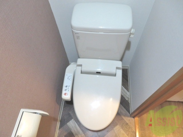 トイレ　こちらはトイレです。清潔感があり、安心して使用できます。