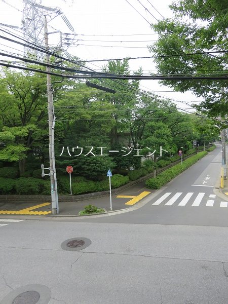 眺望　周辺は公園などで環境良好です。