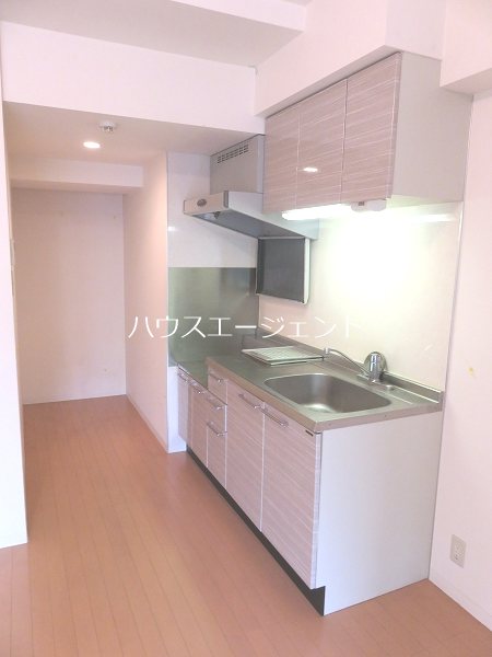 キッチン　２口ガスコント設置可能。都市ガスです。