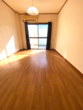 居室・リビング　※写真は別室です※クリーニング前の写真です