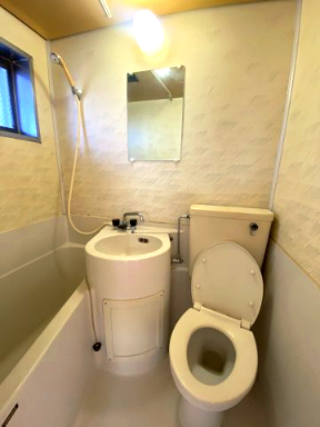 洗面設備　※写真は別室です※クリーニング前の写真です