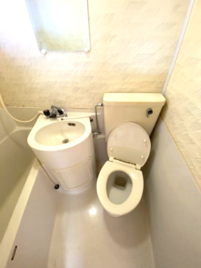 トイレ　※写真は別室です※クリーニング前の写真です