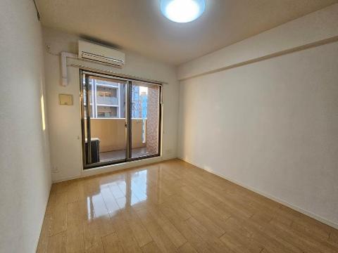 居室・リビング　室内