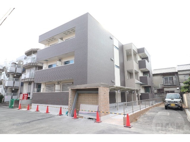 建物外観　木造３階建です