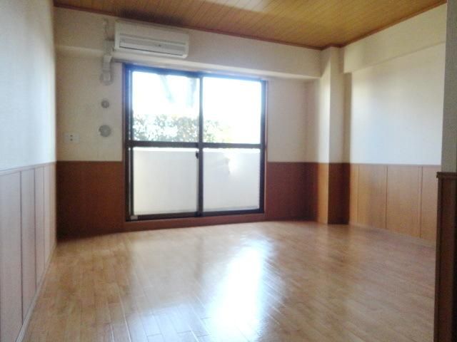 居室・リビング　★広々洋室★