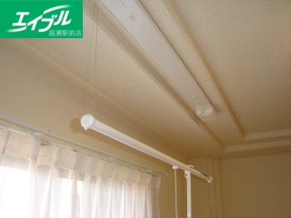 その他設備　室内物干（イメージ）