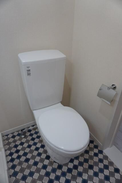 トイレ　別部屋参考写真となります