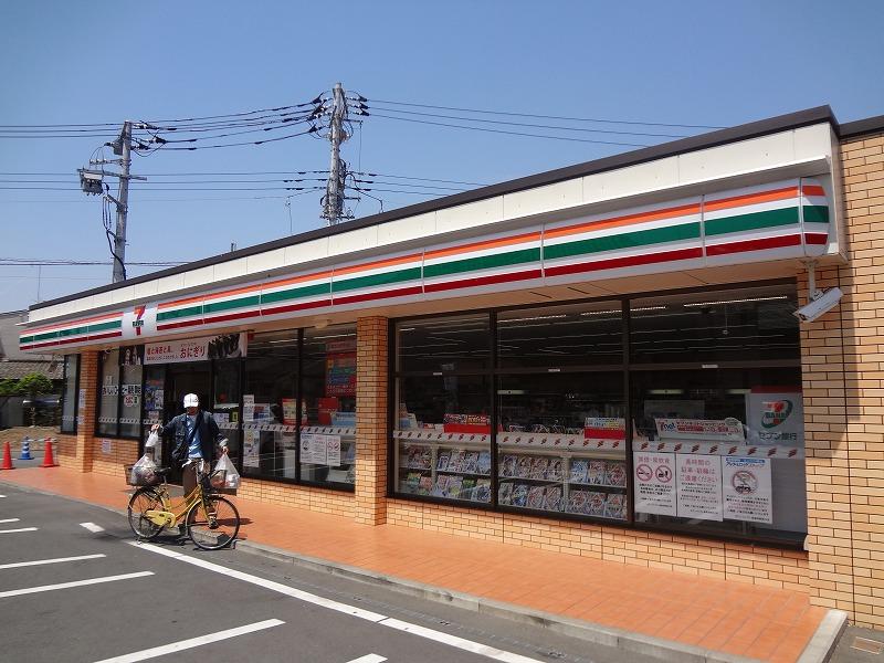 コンビニ　セブンイレブン（コンビニ）まで605m