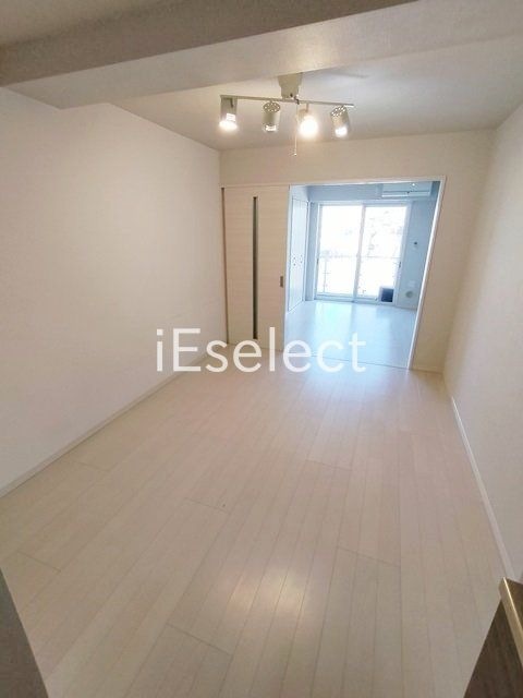 居室・リビング　ダイニングからのお部屋です