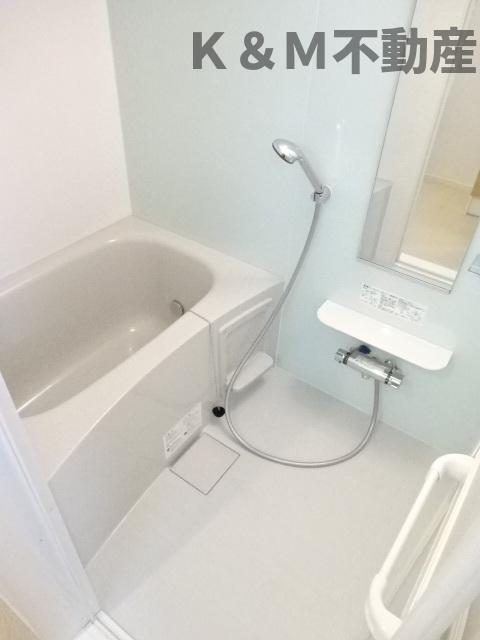 バス・シャワールーム　落ち着いた空間のお風呂です