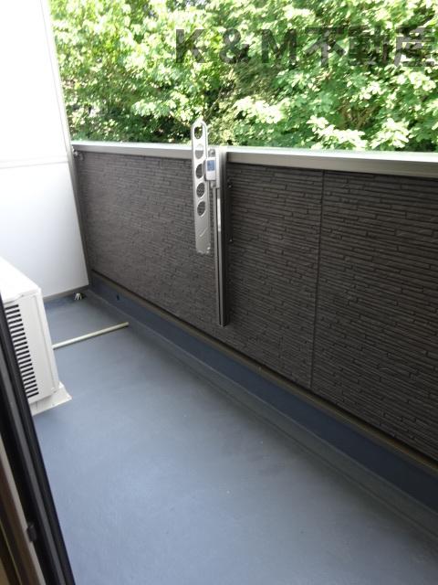 バルコニー　お洗濯にも便利なバルコニー付き