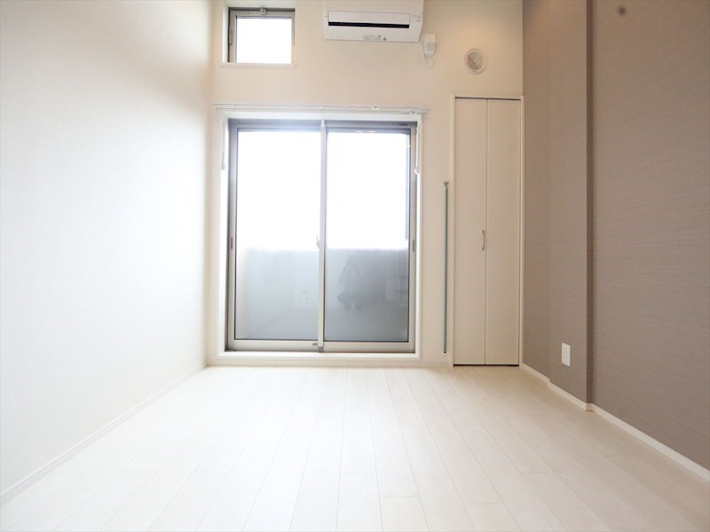 バルコニー　洋室6.1帖　ロフト6.1帖（寝室にも使えます）　同仕様写真