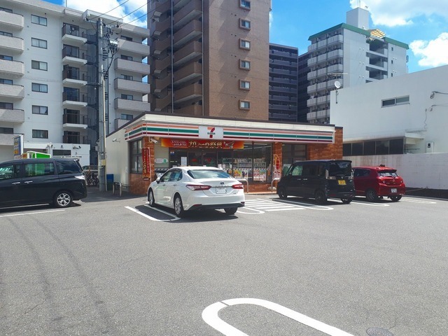 コンビニ　セブンイレブン広島三篠１丁目店（コンビニ）まで200m