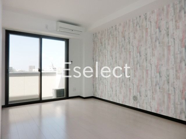 その他部屋・スペース　アクセントクロスでカウンターキッチンタイプのＬＤＫ。