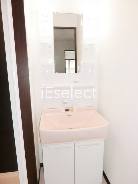 洗面設備　便利な洗髪洗面化粧台です。